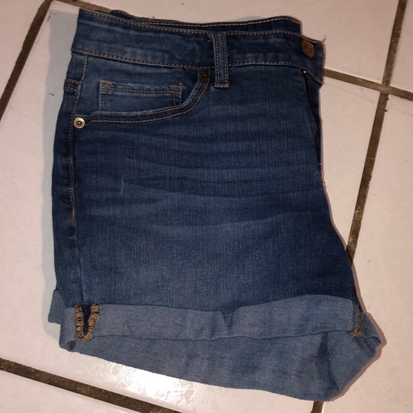 Blue Jean shorts - Picture 4 of 7